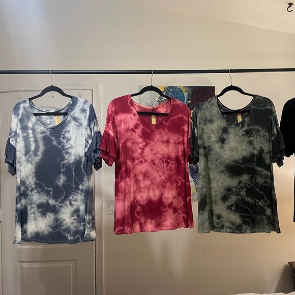3/$25 NWT Super Comfy Hand Tie-dyed Ruffled Sleeve Rayon T Raspberry - Picture 4 of 5